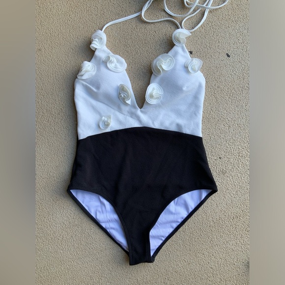 BRAND NEW Floral Appliqué Halter Black White One Piece Swimsuit Women’s SZ Large - Picture 12 of 15